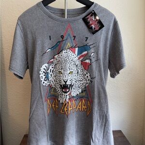 Def Leppard Top Adult Medium Gray T-Shirt Rock Band New With Tags